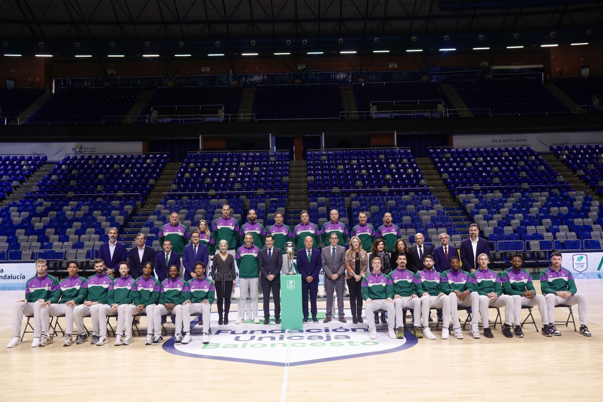 El presidente de la Junta de Andalucí­a, Juanma Moreno, interviene en un encuentro con el Unicaja Baloncesto de Málaga, reciente ganador de la Copa del Rey