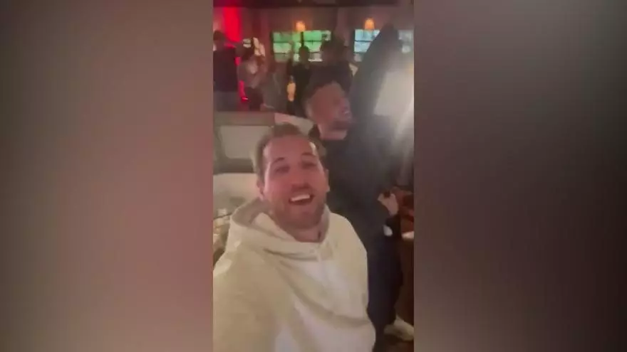 ?Por fin lo puede cantar Harry Kane! As¨ª festej¨® el Bayern haber ganado la Bundesliga