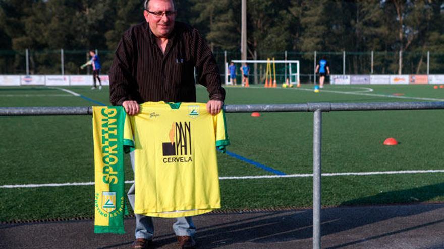 Manuel Regueiro, con la camiseta del Sporting Estrada