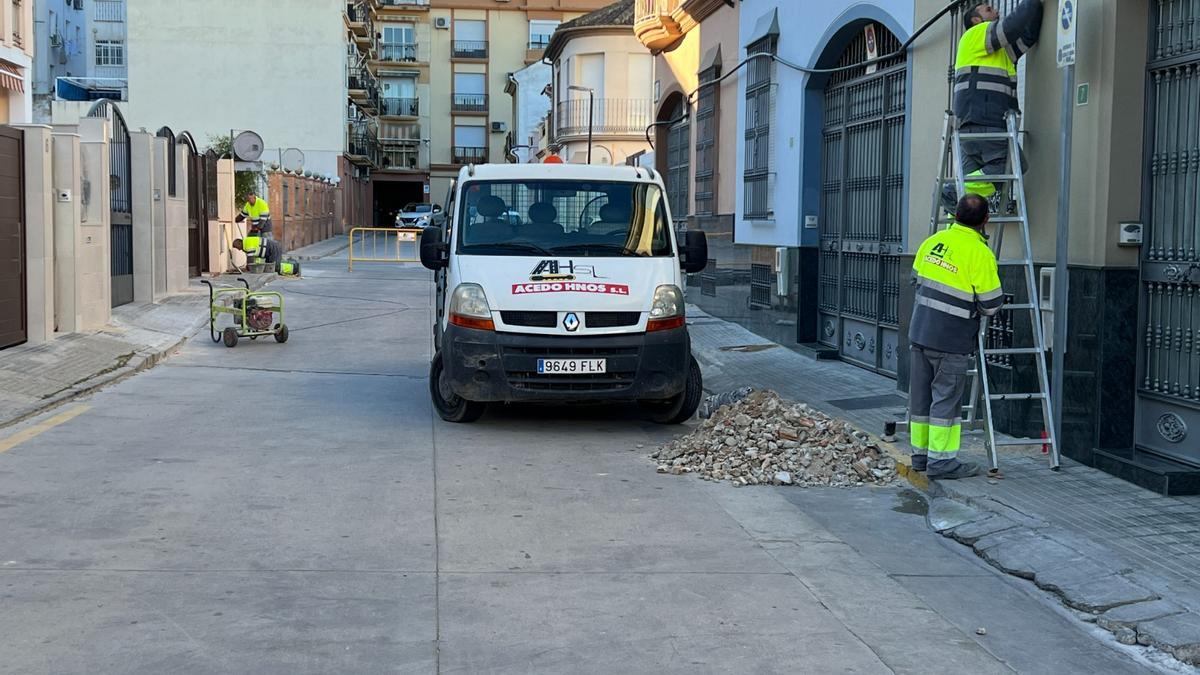 Primeros trabajos del proyecto de reurbanización de la calle Río Guadiana en Lucena.