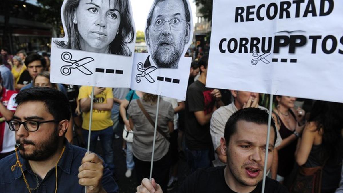 Protesta ante la sede del PP por el 'caso Bárcenas', el pasado jueves.