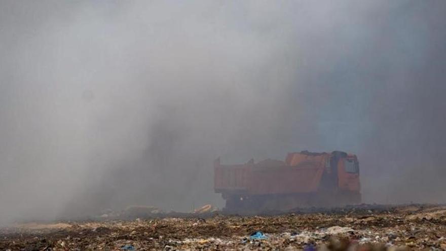 Sofocado por completo el incendio del vertedero de Zamora