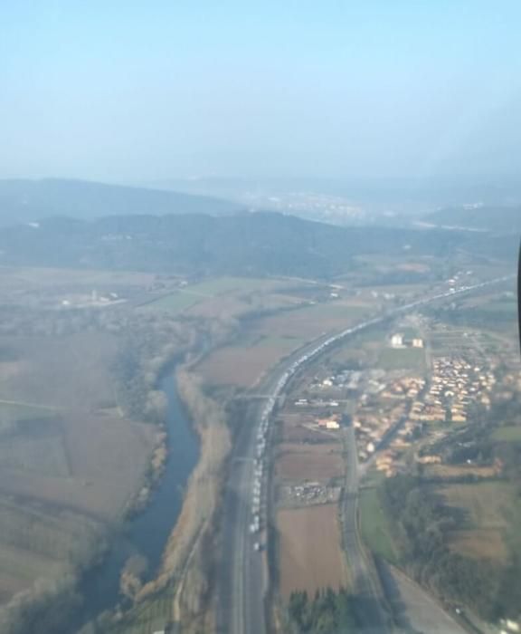 Els CDR tallen l'AP-7 a Sant Julià de Ramis, foto aèria