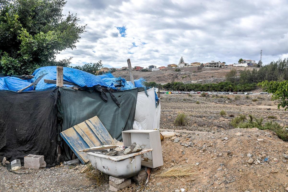 Chabolas en la trasera del mercado de Maspalomas.