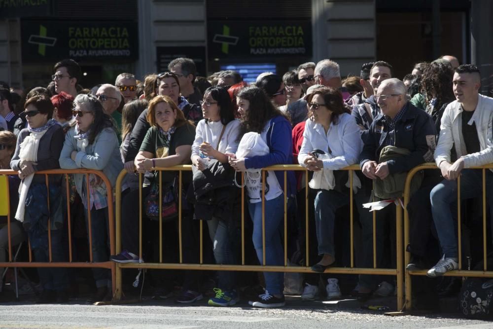 Búscate en la mascletà del 8 de marzo