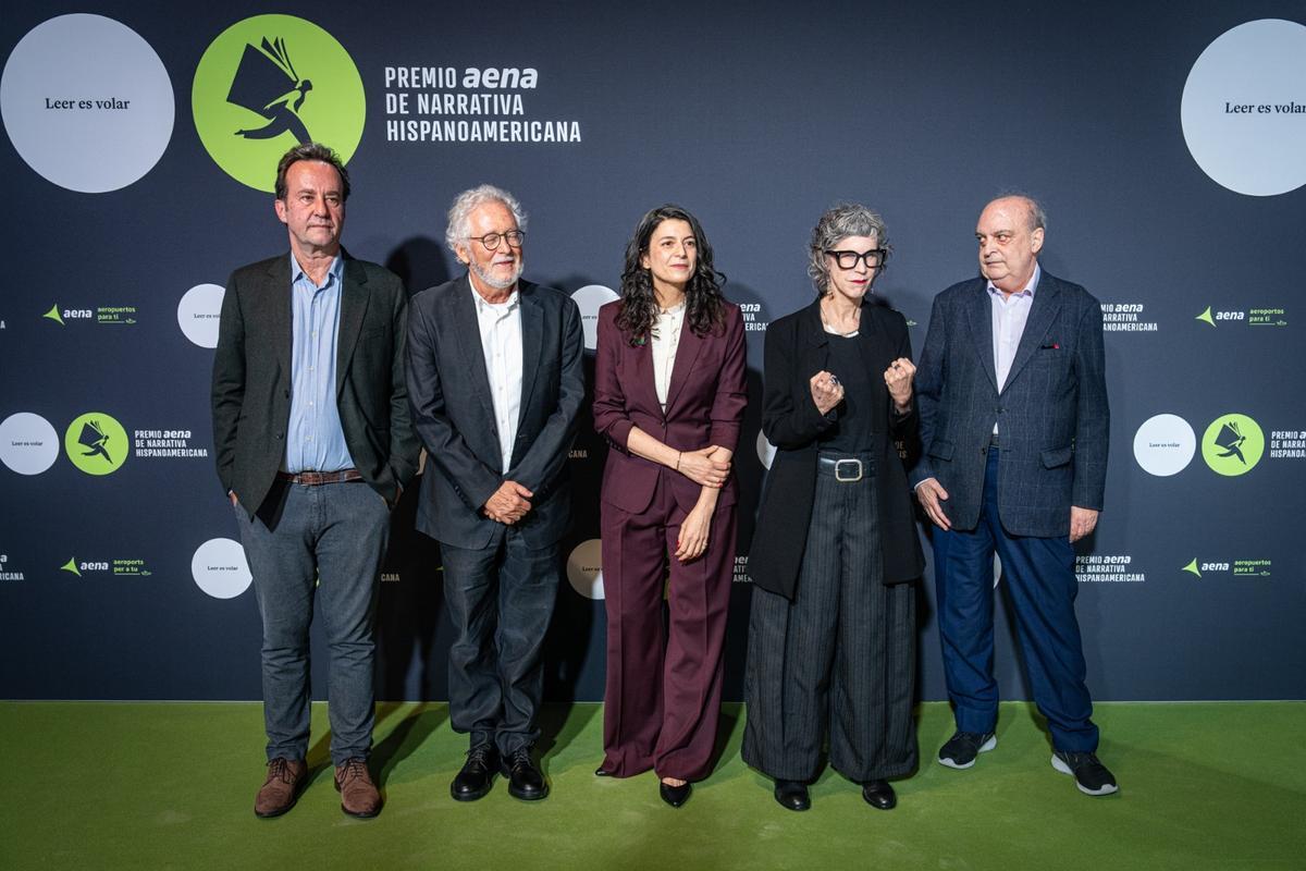 Los finalistas del premio Aena posan antes del fallo del galardón