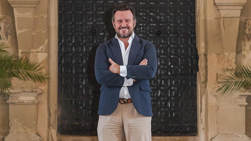 Pablo Ruz alenta a los ilicitanos a cuidar el Misteri, una joya que el muro admira.