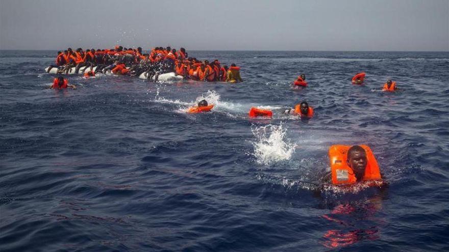 Mueren 22 inmigrantes que estaban a la deriva en el mar de Alborán