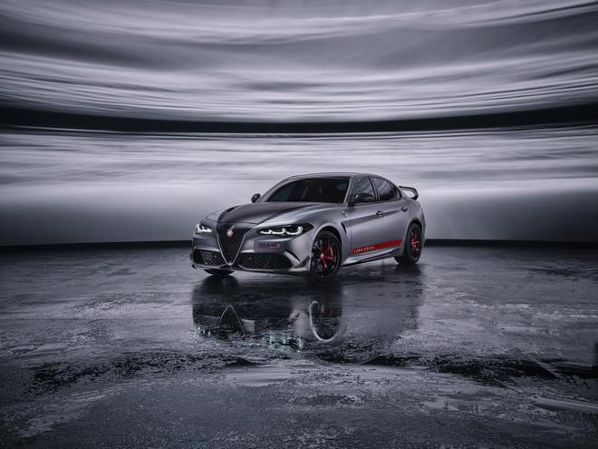 Alfa Romeo Giulia Quadrifoglio Luna Rossa