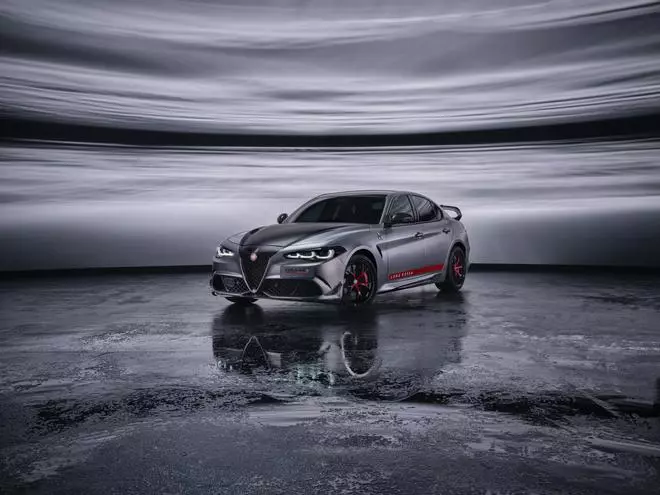 Alfa Romeo Giulia Quadrifoglio Luna Rossa