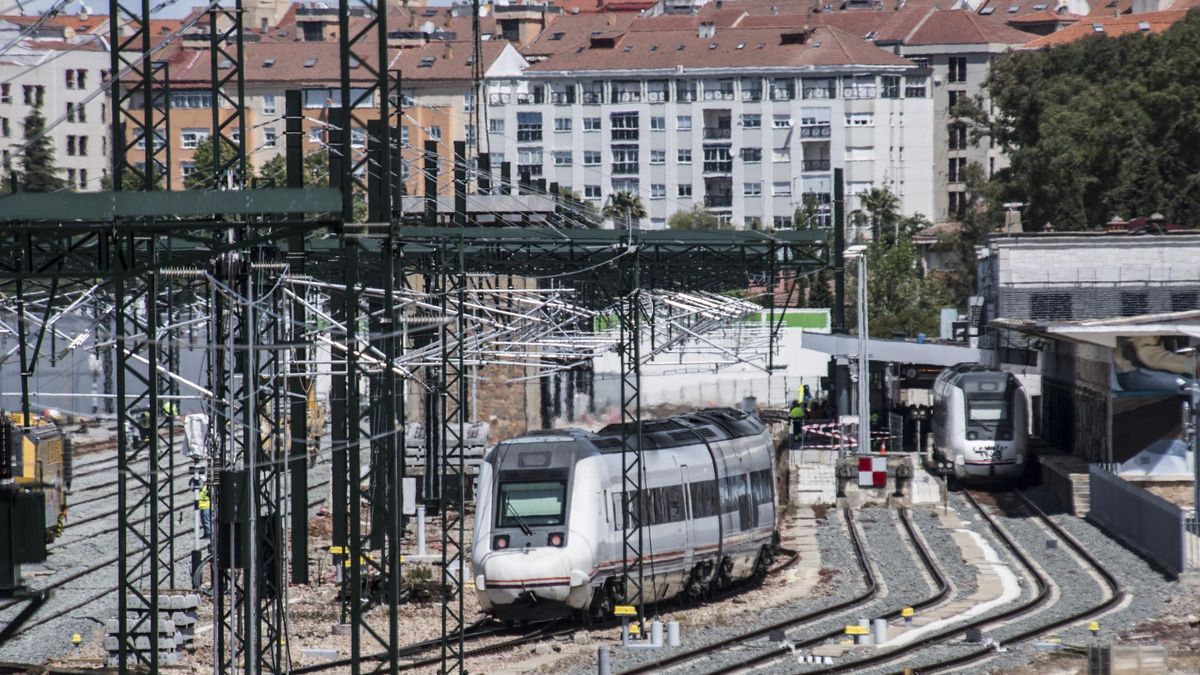 Galería | Trenes de media distancia llegan a Cáceres en imágenes de archivo