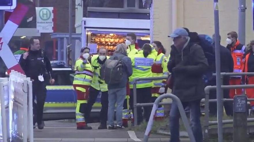Dos muertos y 7 heridos en un apuñalamiento múltiple en una estación de tren de Alemania.