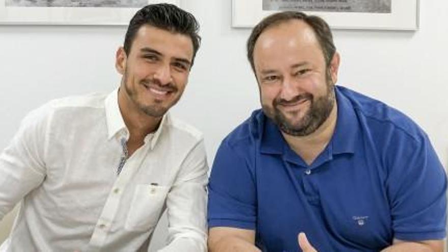 Oswaldo Alanís, con Vallina, esta mañana en Oviedo.