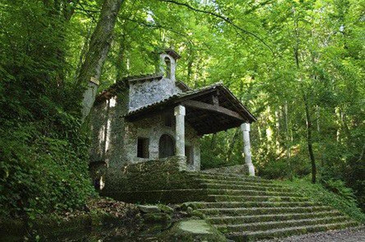 L’entrada a l’ermita de Sant Miquel del Corb.