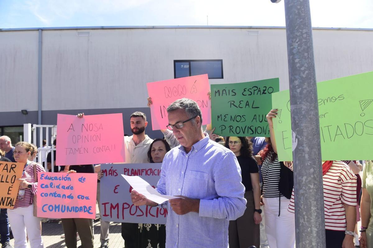 Movilización en protesta por la falta de planificación en la implantación de la FP Básica en el instituto de Carral