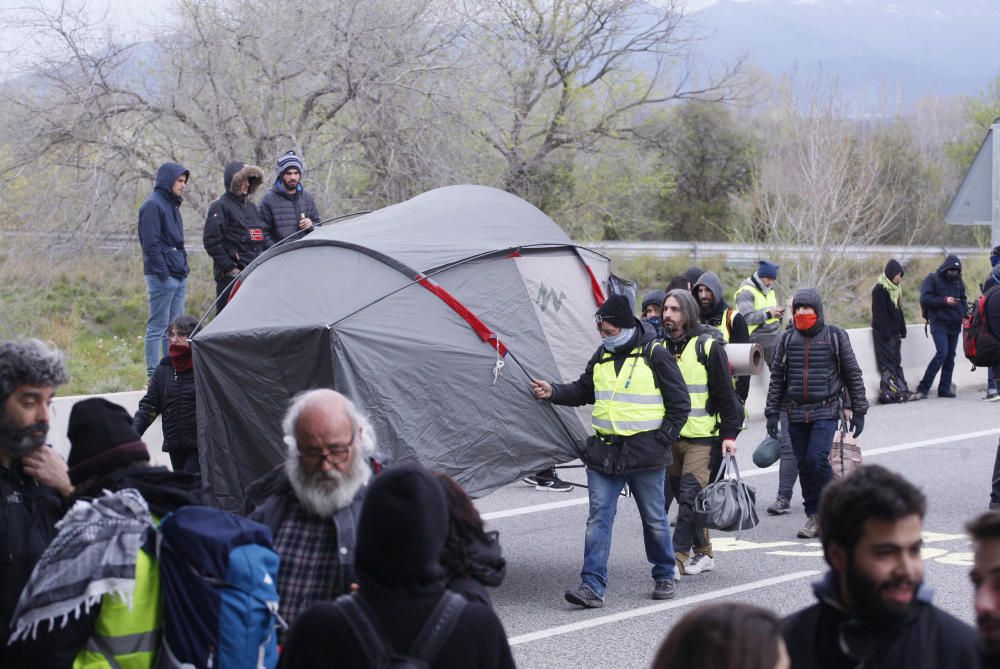 Talls de carreteres a l''AP7 i N-II