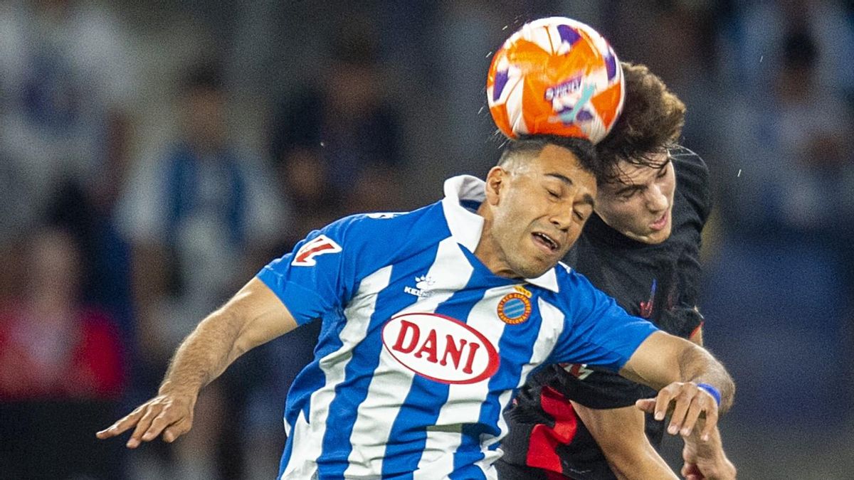 Cubarsí­ y Cheddira durante el partido de liga entre el RCD Espanyol y el FC Barcelona en el RCD Estadium