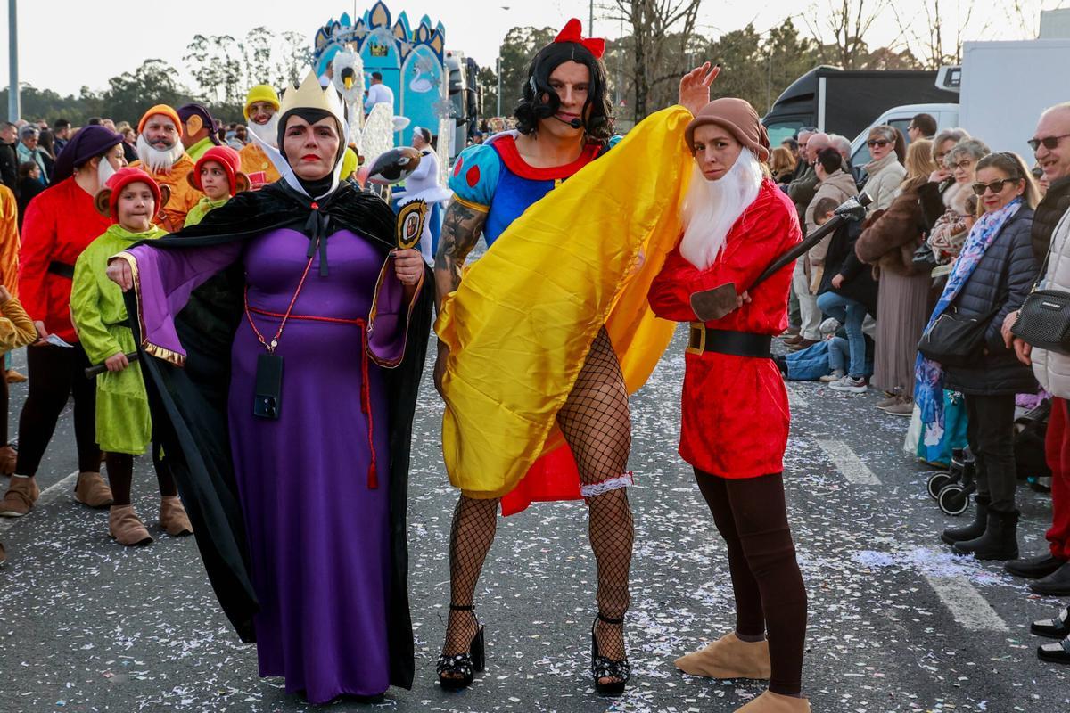 Participantes en el desfile del Momo de Vilanova.