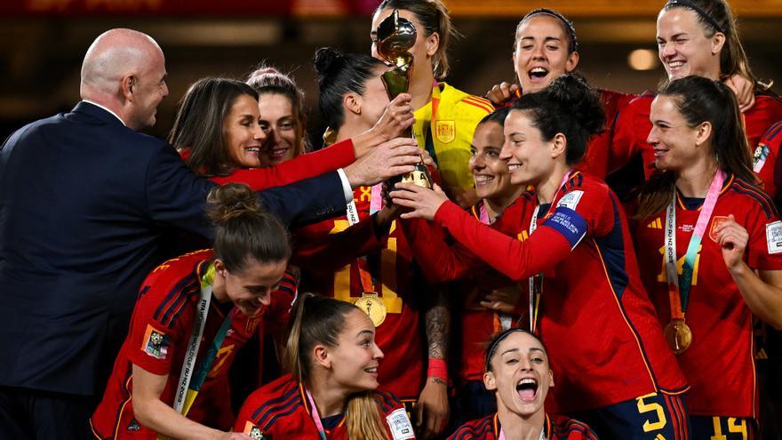 Alexia Putellas alza la voz en un día histórico para el Barça femenino:  Hemos venido para quedarnos y pedimos cambios - El Periódico