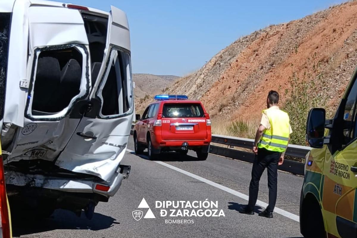 Imagen de uno de los coches implicados en el siniestro, este martes.