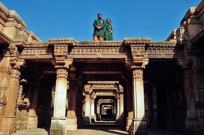 Entrada al Pozo de Adalaj, Gujarat, India
