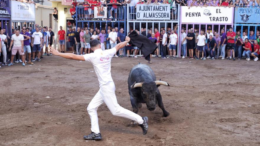 Almassora cuelga el &#039;no hay billetes&#039; en una tarde de toros de alta expectación en la Vila