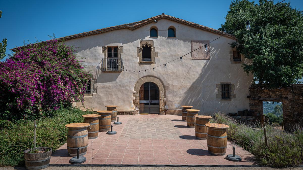 La fachada de la masía de Can Calopa.