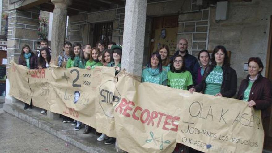 Protesta de la comunidad educativa en Puebla de Sanabria