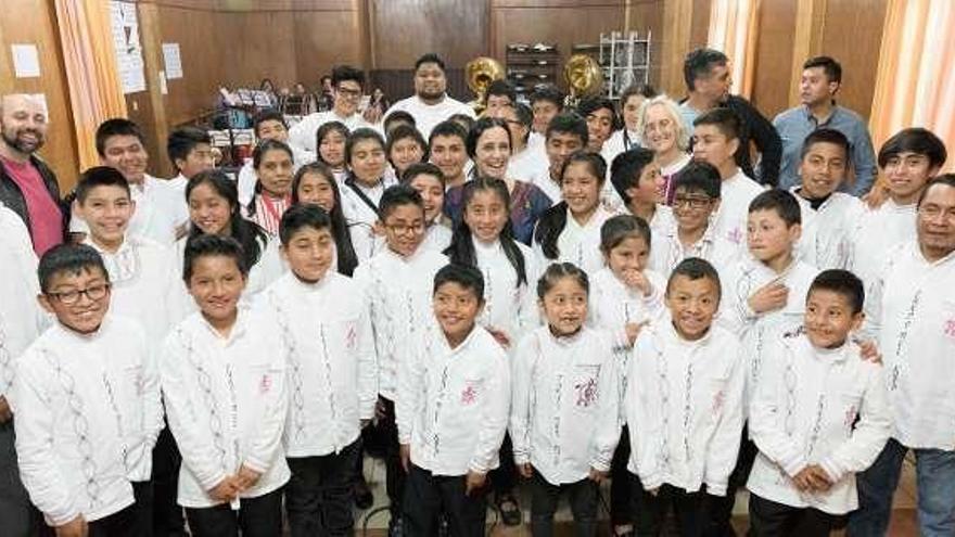 Julieta Venegas, con la banda Tukyo'm ët Xuxp.