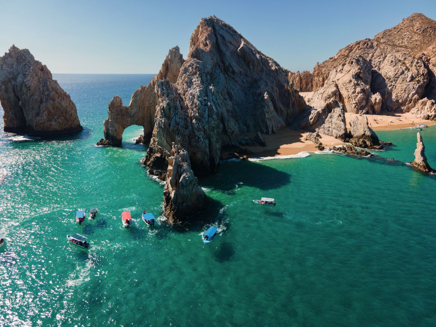 El Arco de San Lucas es una de los lugares más icónicos de Baja California Sur.