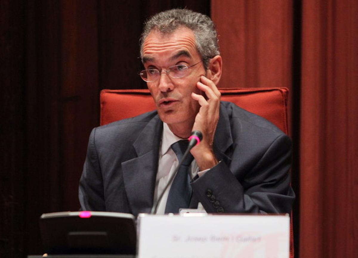 L’expresident de Caixa Laietana Josep Ibern, durant la seva compareixença davant la comissió del Parlament, aquest dilluns.