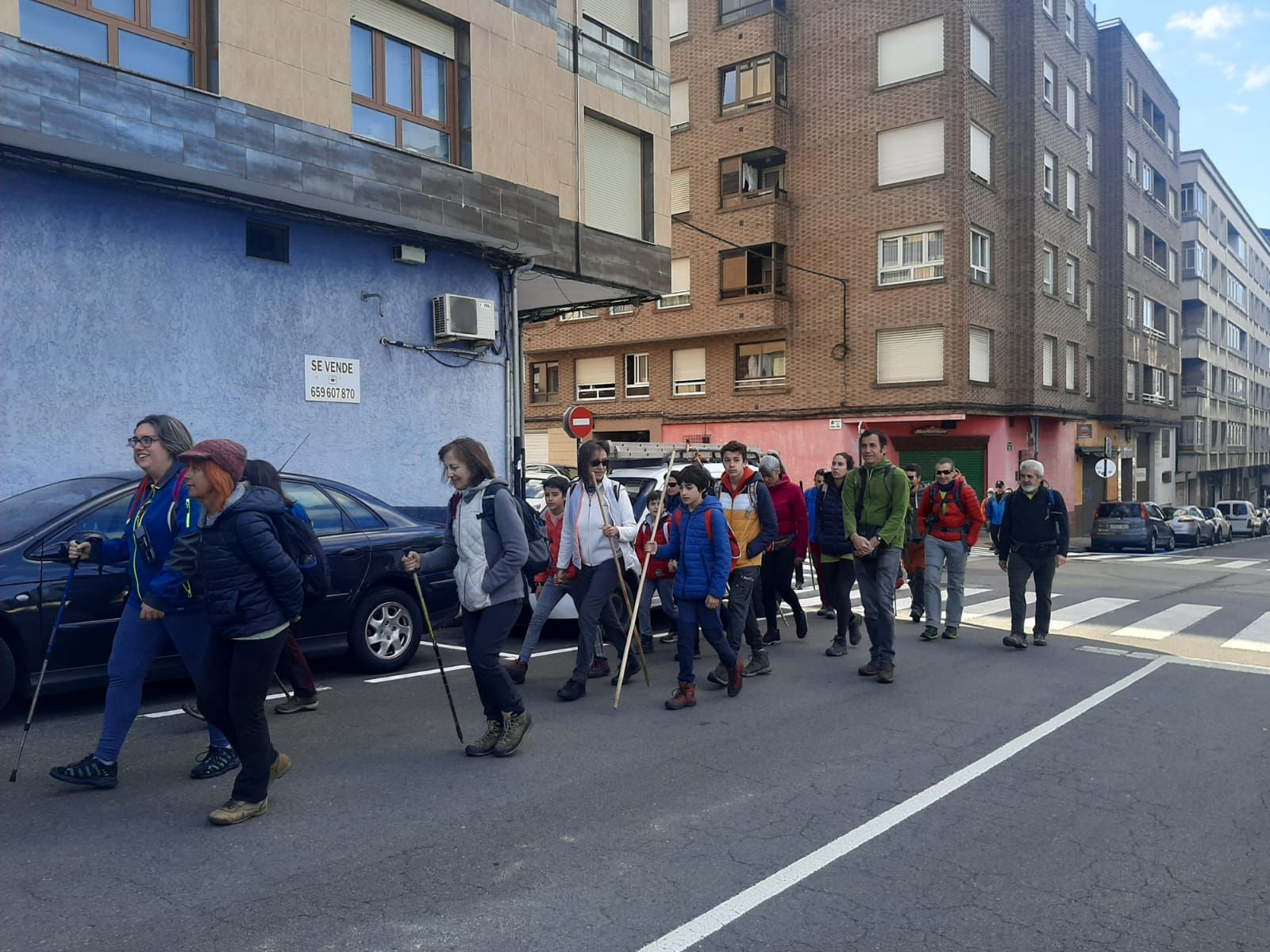 Exitosa salida a la Peña Careses: decenas de vecinos se suman a la marcha del grupo Picu Fariu