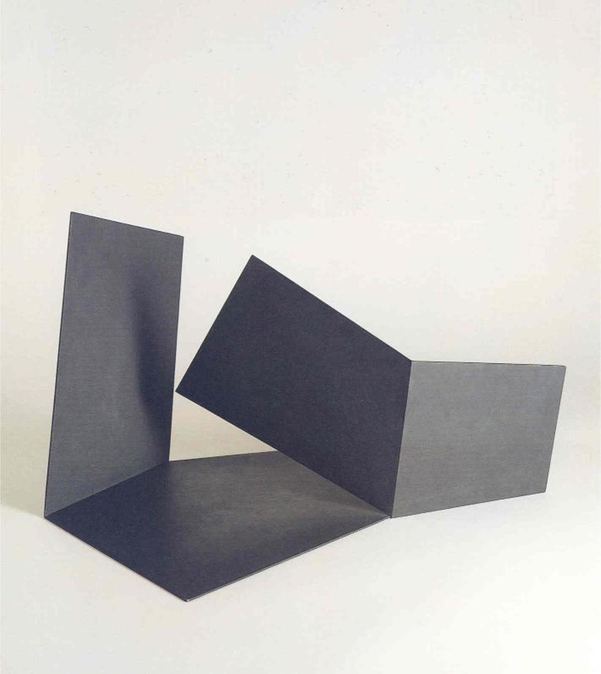 Jorge Oteiza, «Oposición de dos diedros», 1959. Hierro Jorge Oteiza, «Oposición de dos diedros», 1959. Hierro