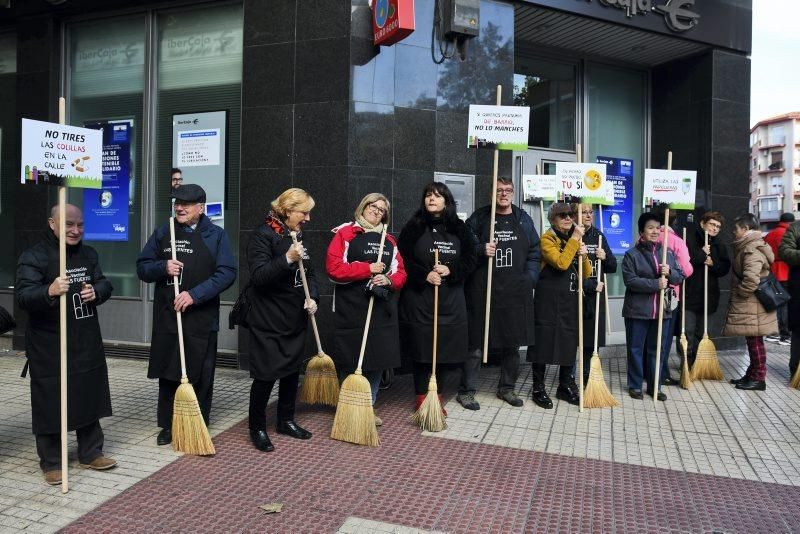 'Escobada' vecinal en Las Fuentes