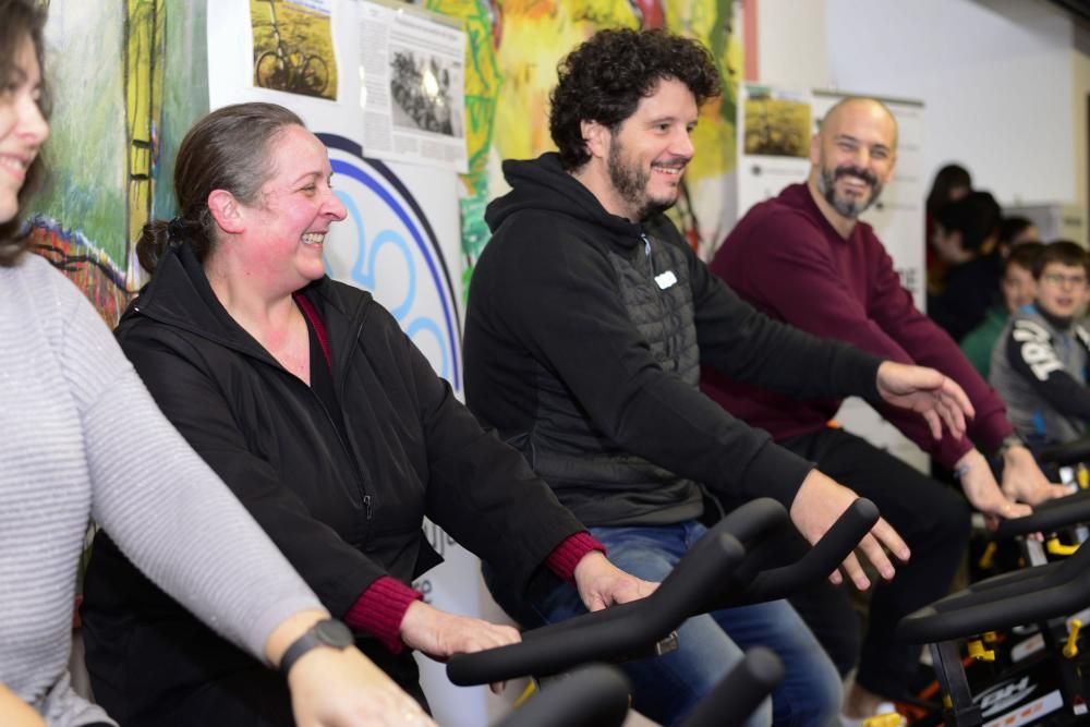 El instituto cambrés David Buján conmemora el día escolar de la no violencia y la paz con una pedalada virtual con la que pretende acompañar en su camino a los refugiados sirios en su búsqueda de un futuro.