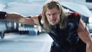 El sorprendente objeto que guarda Chris Hemsworth junto al martillo de Thor