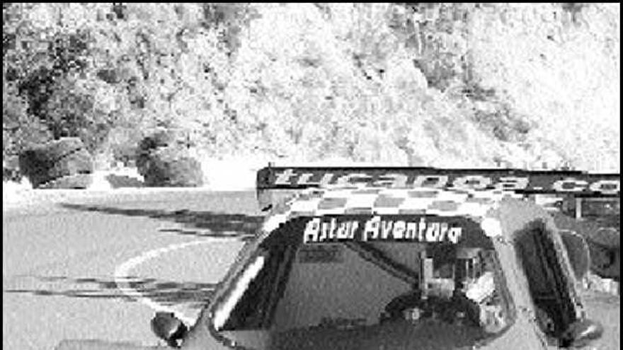 El piloto Fermín Busta, pilotando un BRC durante la subida a Moratalla.