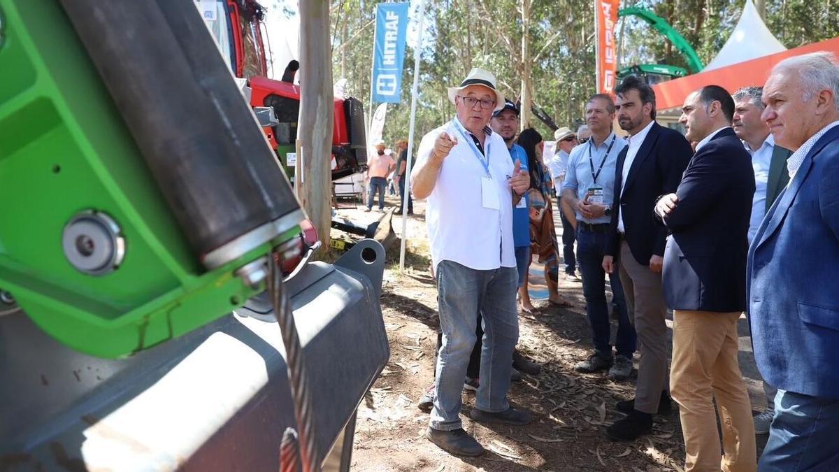 Diego Calvo presidió la inauguración del monográfico forestal.