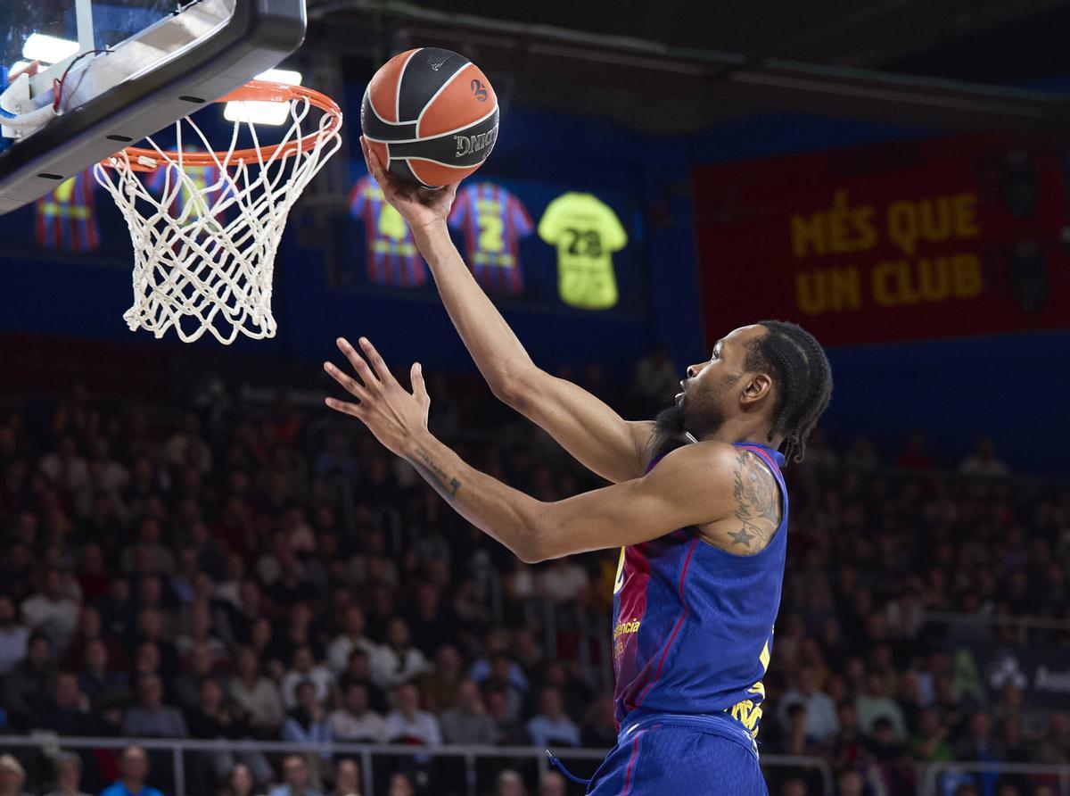 Punter anota una fácil bandeja en el partido frente al Villeurbanne.