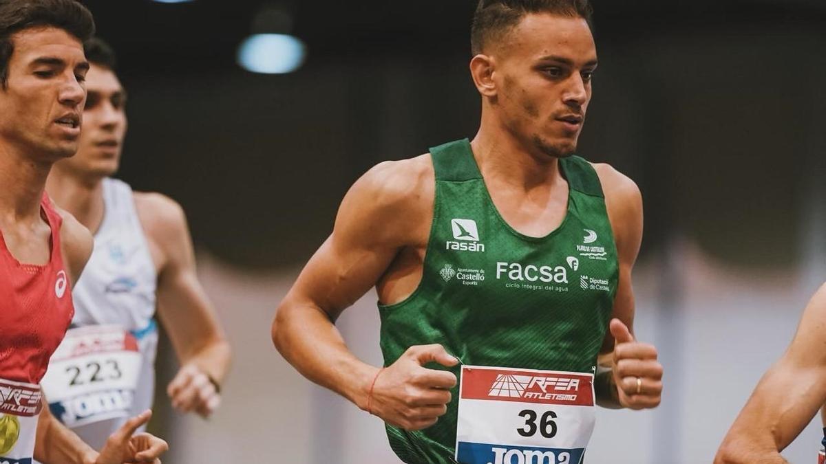 El atleta saguntino durante los 3.000 metros del Campeonato de España absoluto.