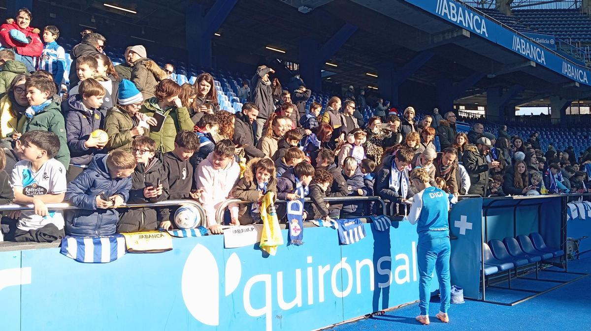 Yeremay, Mella y más ídolos blanquiazules, con la afición en un día de puertas abiertas en Riazor