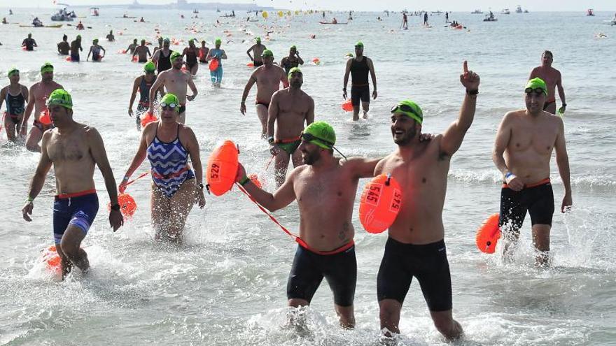 Más nadadores internacionales, mujeres y jóvenes este domingo en la travesía de Tabarca