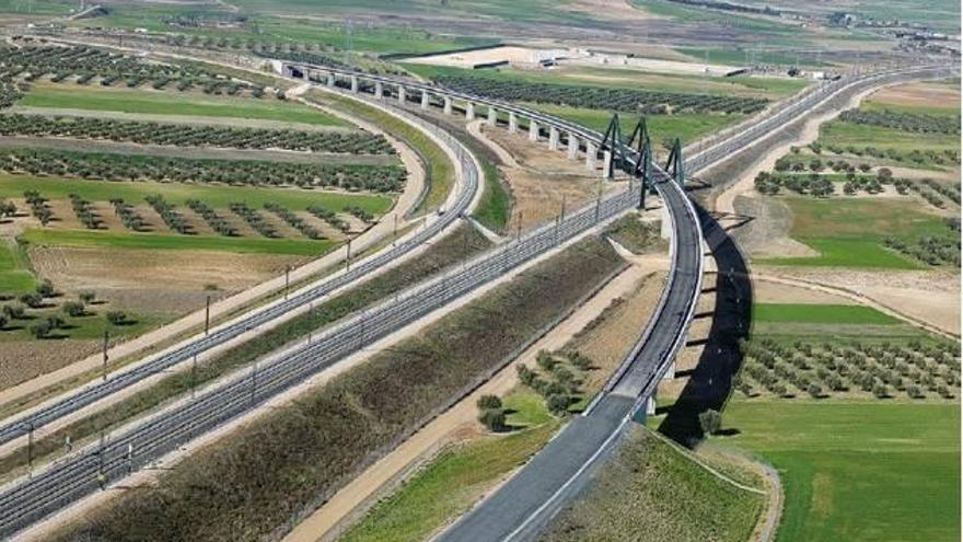Adif refuerza la conexión para el AVE con Andalucía con una nueva vía