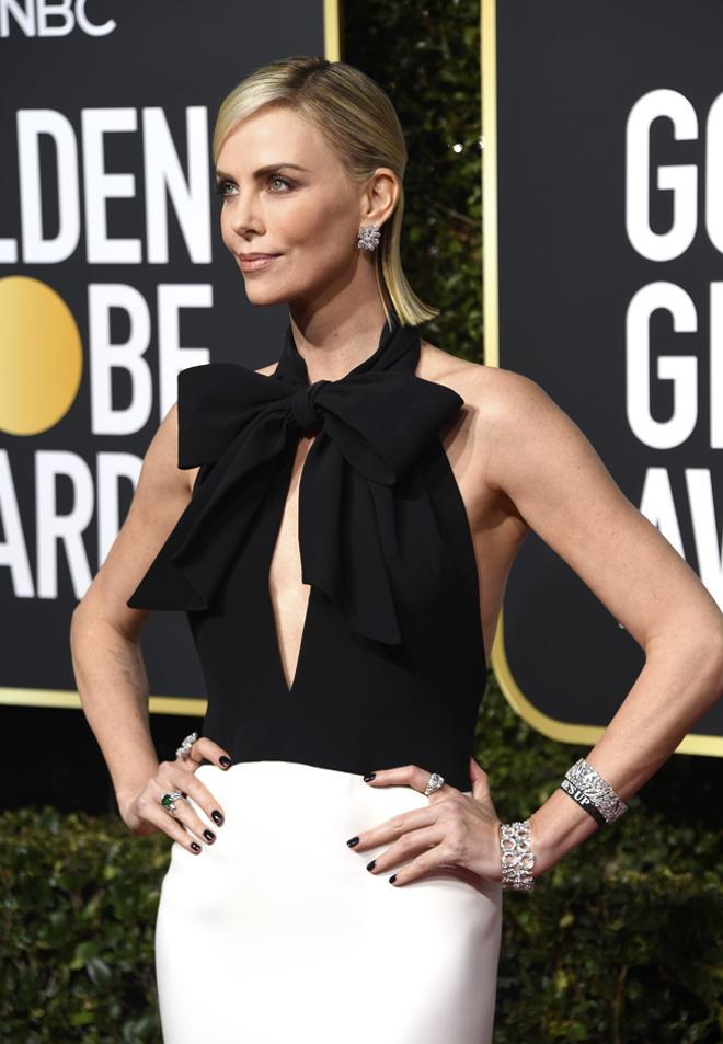 Globos de Oro 2019: Charlize Theron con vestido de Dior