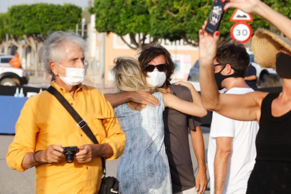 El Ayuntamiento de Santa Eulària y los familiares del piloto descubren la placa del camino que lleva su nombre en Cap Martinet