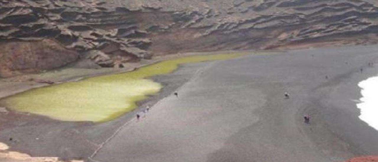 Costas elimina el asfalto del acceso a Los Clicos y pondrá piedra natural