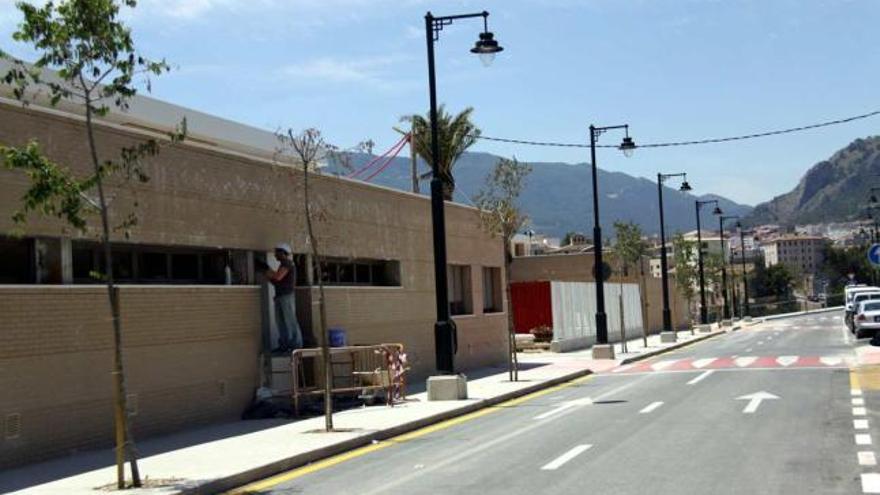 El nuevo colegio Miguel Hernández está terminado y a la espera del traslado.