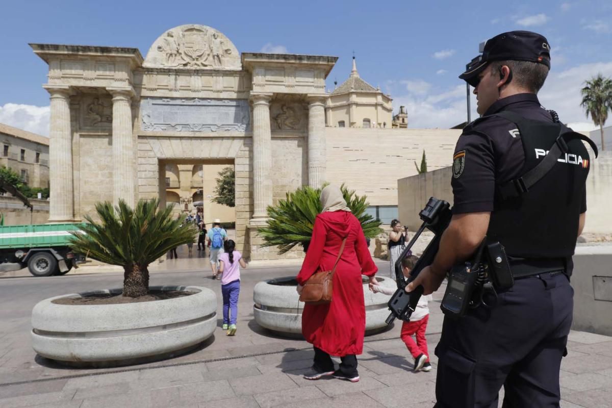 Fotogalería / Bolardos para el puente Romano