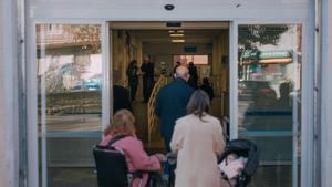 Entrada al centro de salud de Vicente Soldevilla, en Puente de Vallecas.