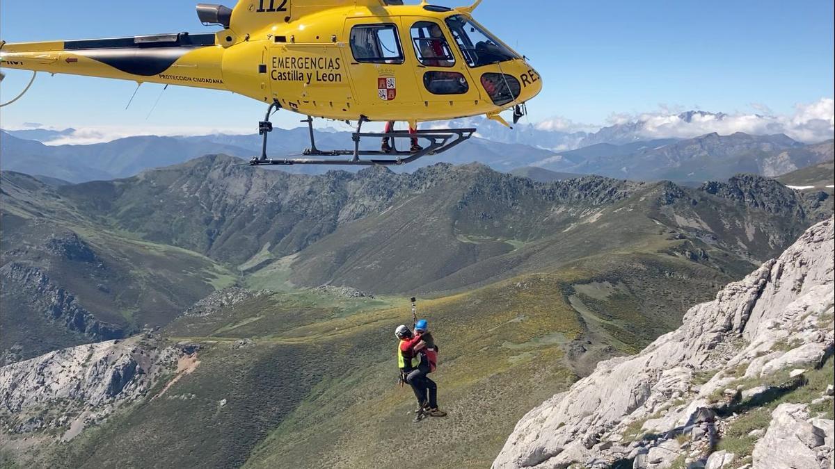 Helicóptero del 112 durante un rescate.